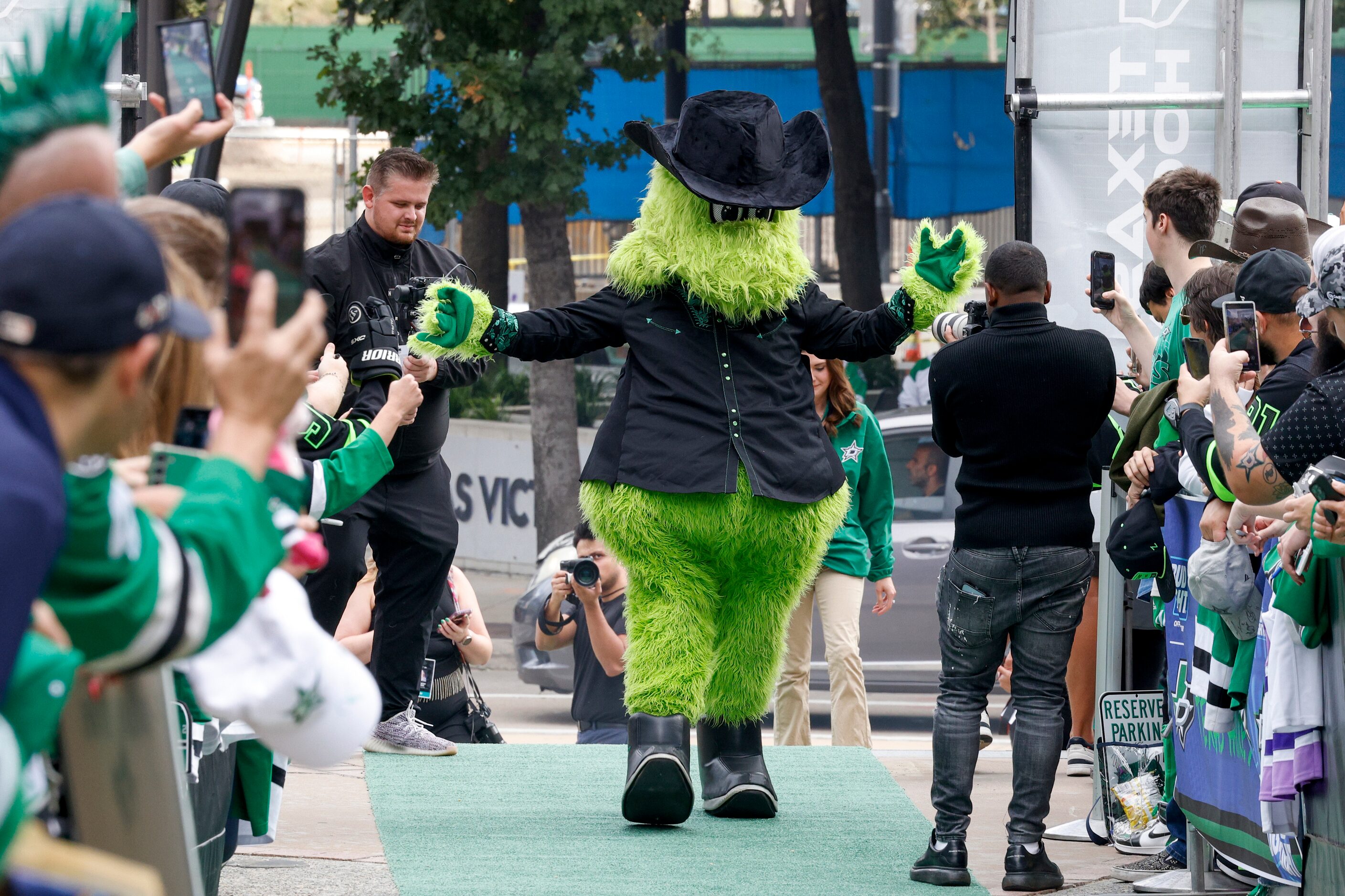 Dallas Stars mascot Victor E. Green greets fans on the green carpet to the American Airlines...