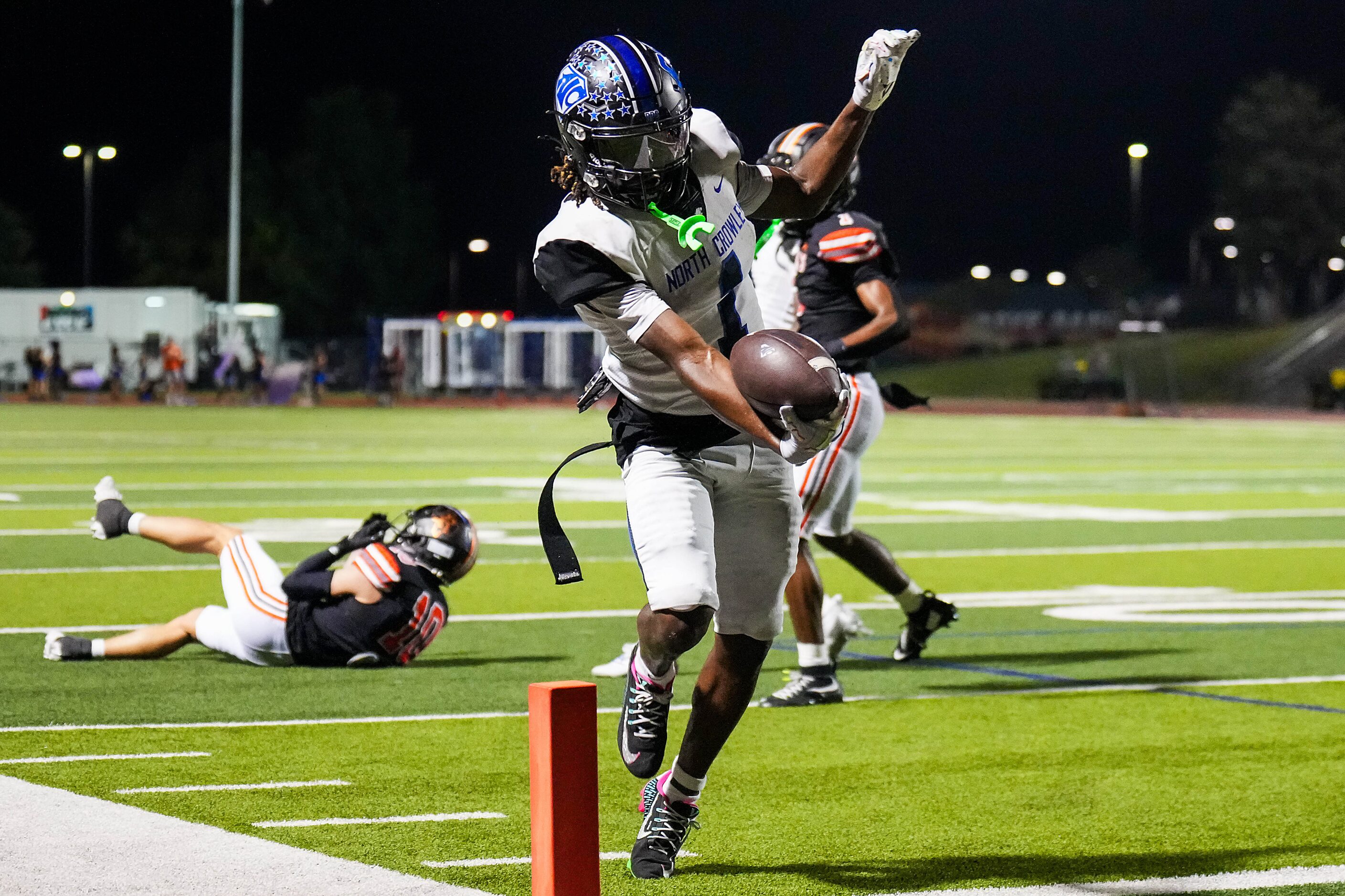 North Crowley running back Cornelius Warren (1) scores on a 8 yard touchdown run during the...