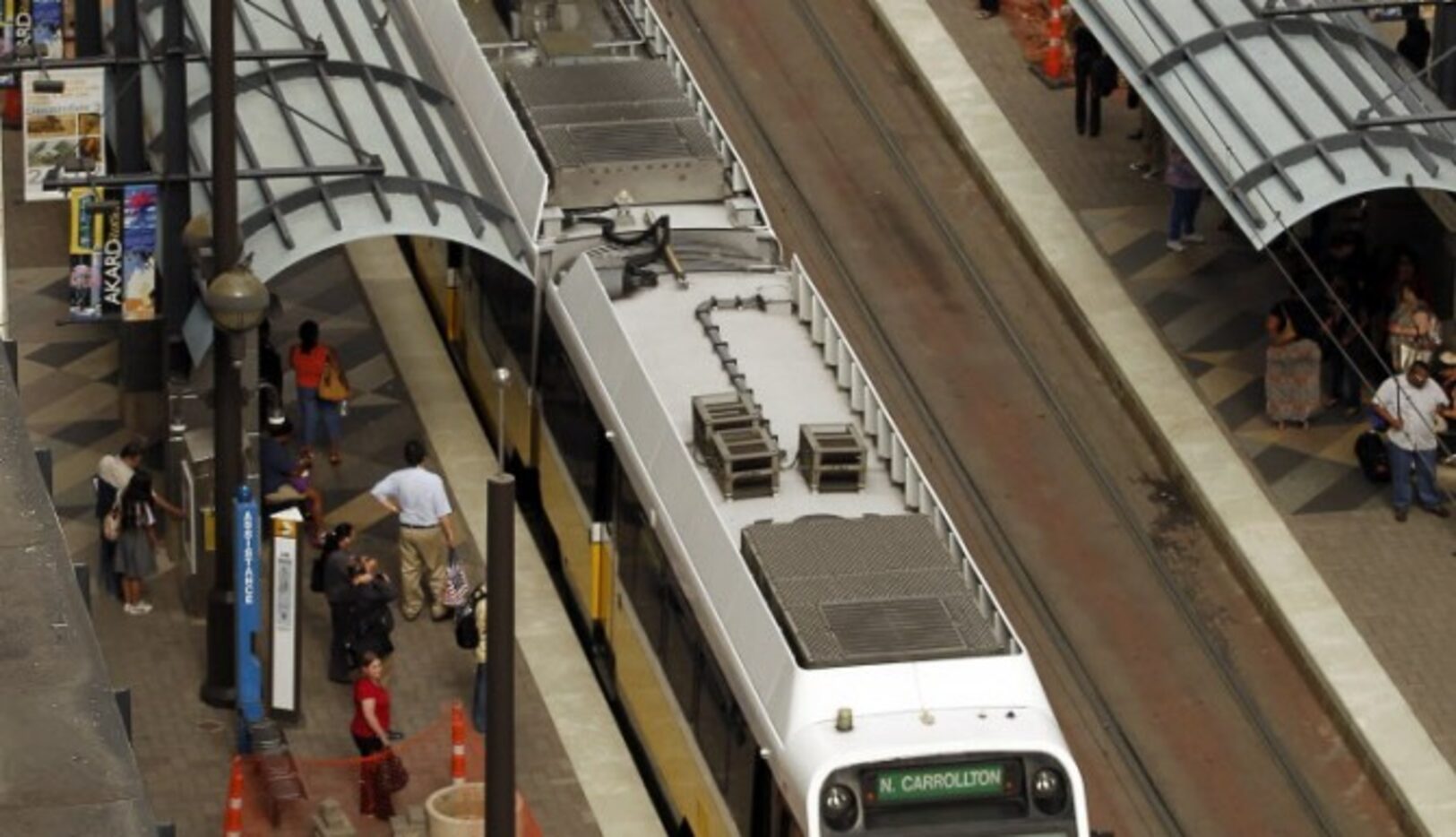 La estación de DART en Akard Station se muestra cada vez más congestionada por lo que se...