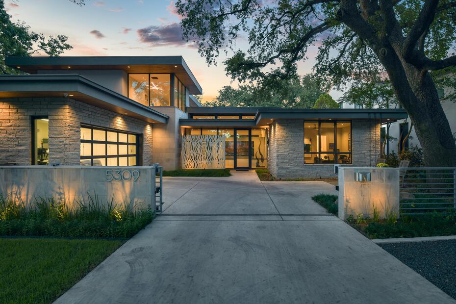 A new contemporary four-bedroom house in Dallas' Greenway Parks has an  outdoor feel