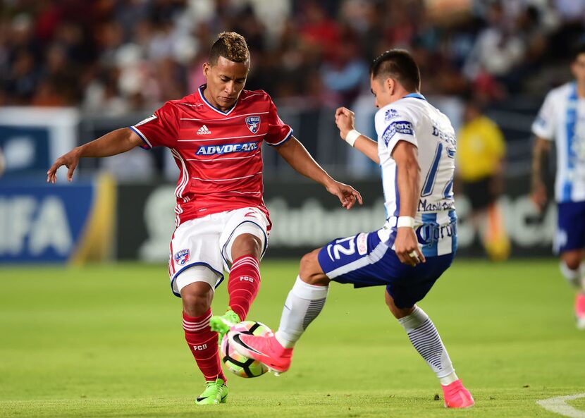 Michael Barrios (izq.) del FC Dallas. Foto GETTY IMAGES