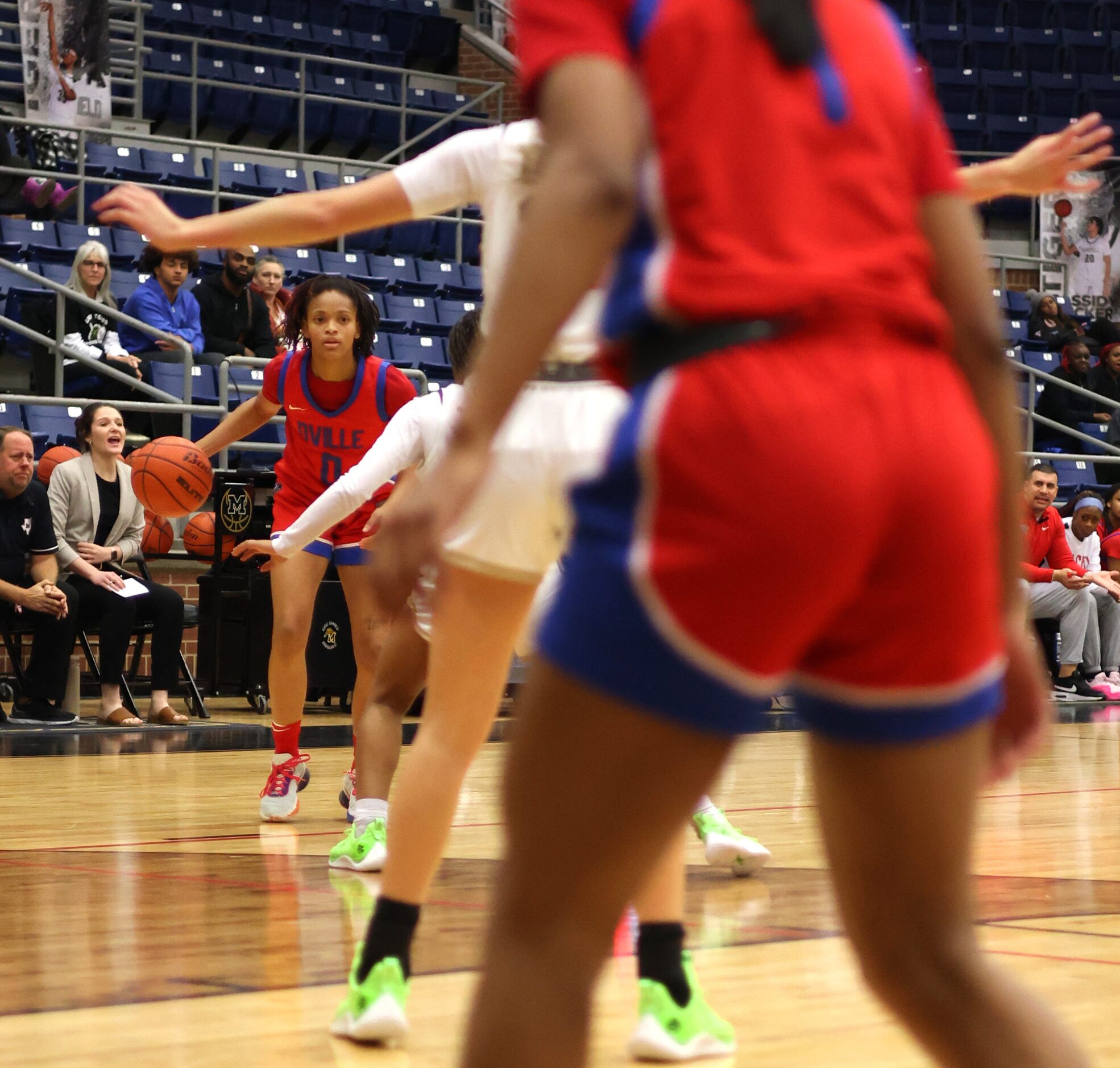 Duncanville guard Chloe Mann (0), left, looks through Mansfield defenders as she sets up an...