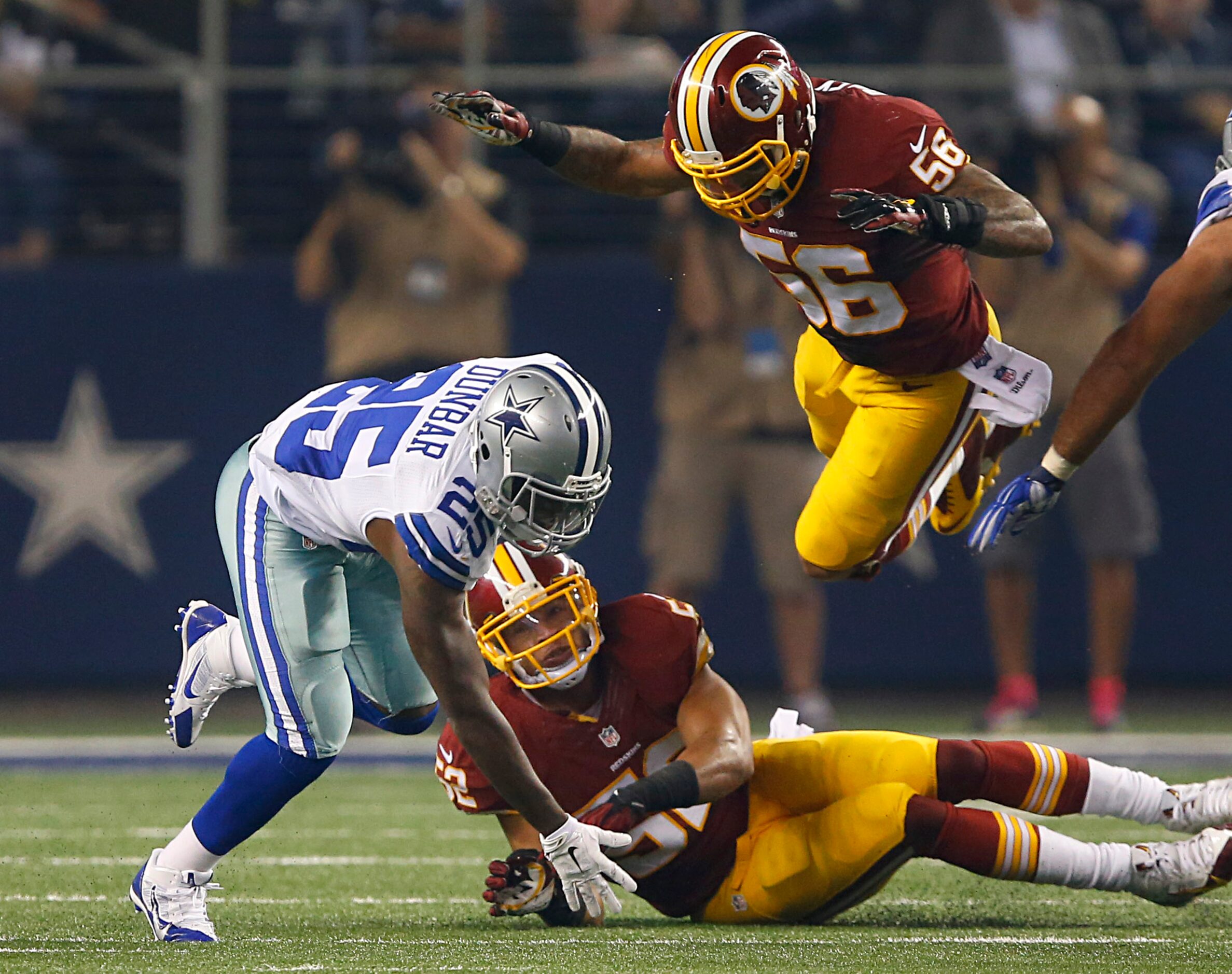 Washington Redskins inside linebacker Perry Riley (56) makes a flying tackle on Dallas...