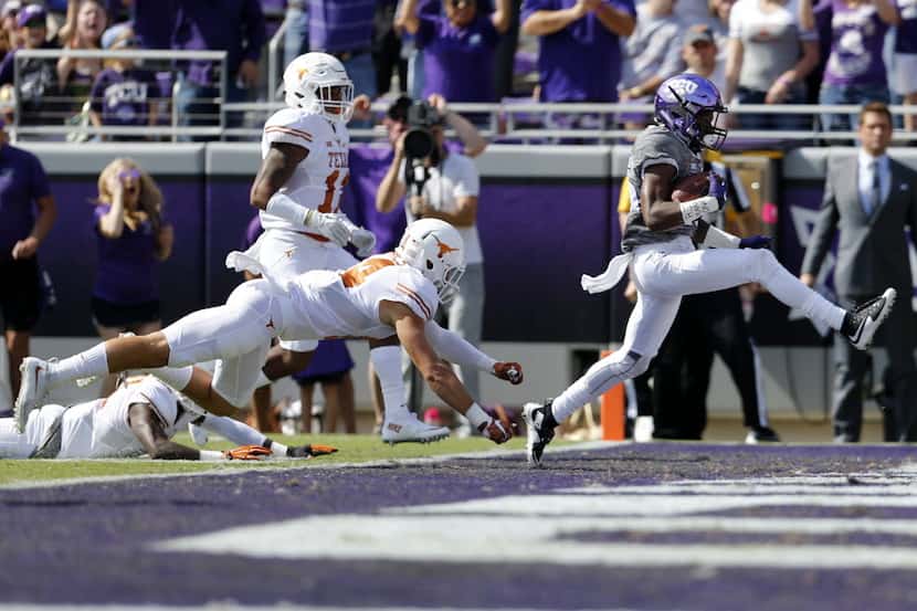 TCU Horned Frogs wide receiver KaVontae Turpin (25) makes a touchdown against the Texas...