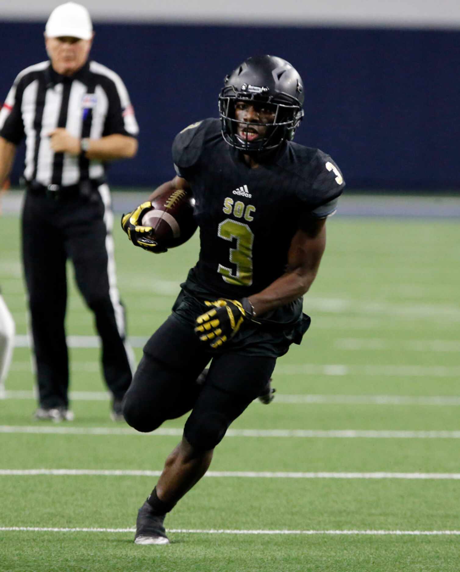 South Oak Cliff's Rapheal Wiliams (3) runs for yardage during the first half of the team's...