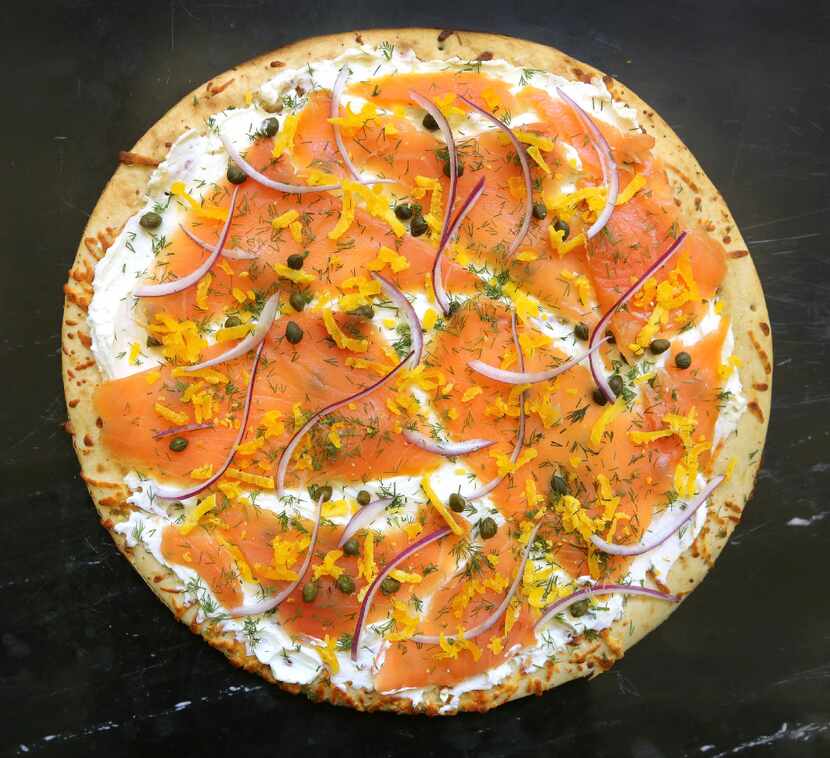 Smoked salmon and creamy goat cheese pizza