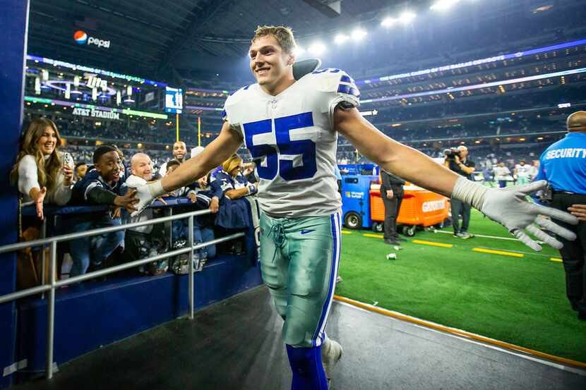 Dallas Cowboys outside linebacker Leighton Vander Esch (55) celebrates with fans as he...