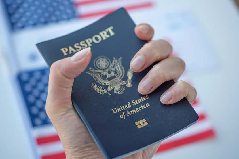La espera para tramitar un pasaporte de los Estados Unidos puede extenderse por casi tres...