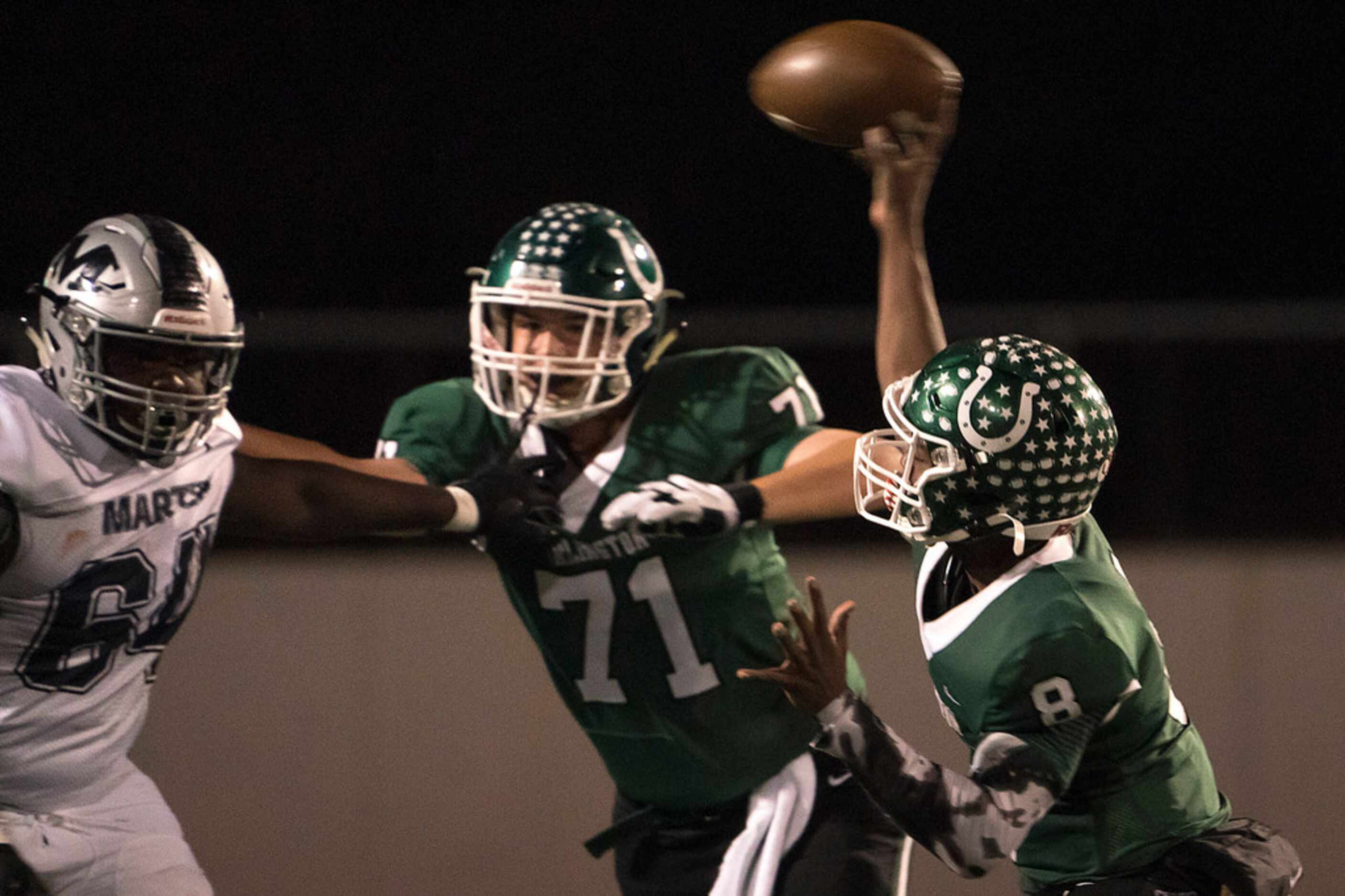 Arlington quarterbck Kris Sims (8) throws a pass during the second half of a high school...