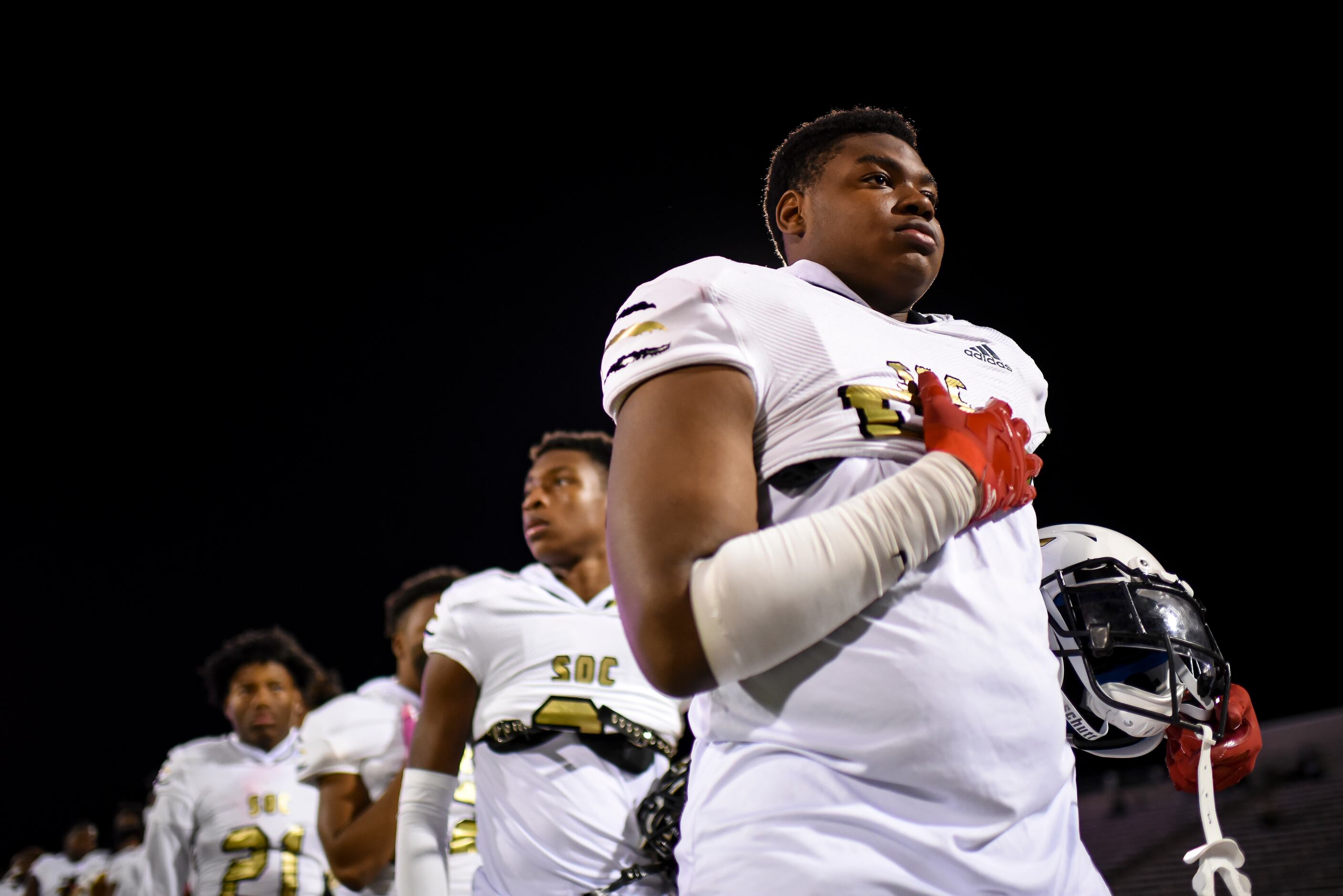 South Oak Cliff junior Keith Smith (80) holds his hand over his heart during the Star...