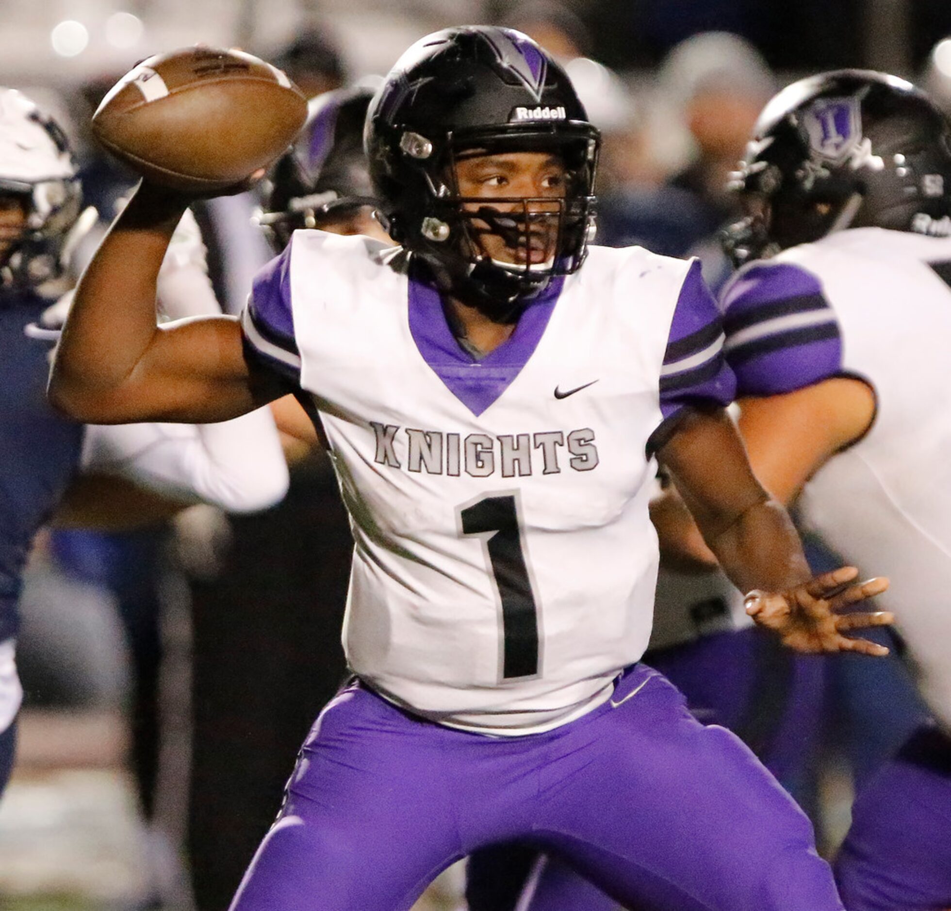 Independence High School quarterback Braylon Braxton (1) throws a pass during the first half...