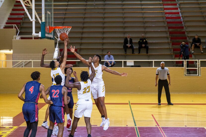 The resumption of the boys basketball game between South Oak Cliff and Kimball plays out...