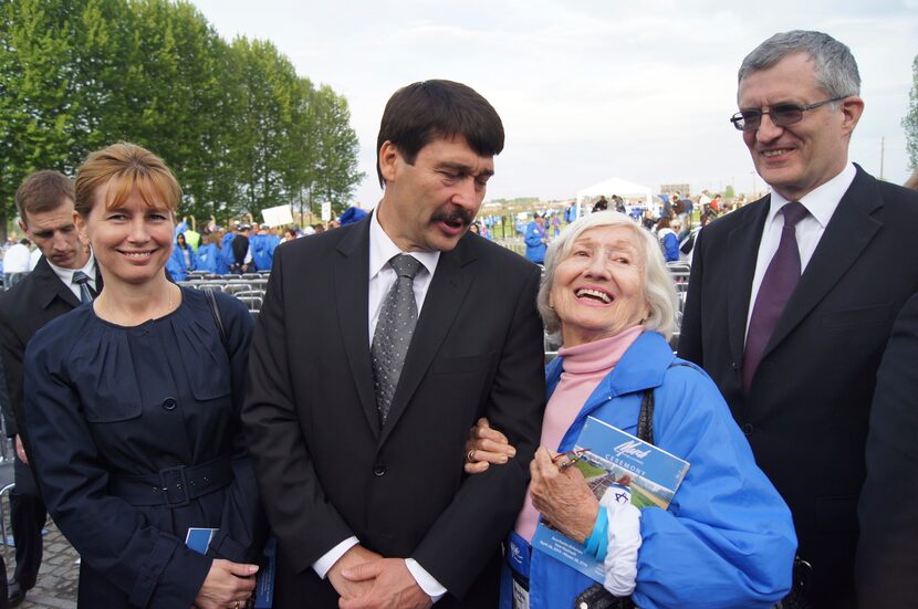 Magda Bader meets Hungarian President Janos Ader. 