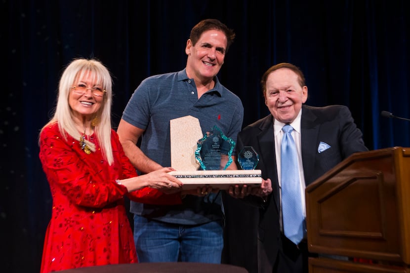Entrepreneur Mark Cuban, center, poses with Dr. Miriam Adelson and Las Vegas Sands Corp....