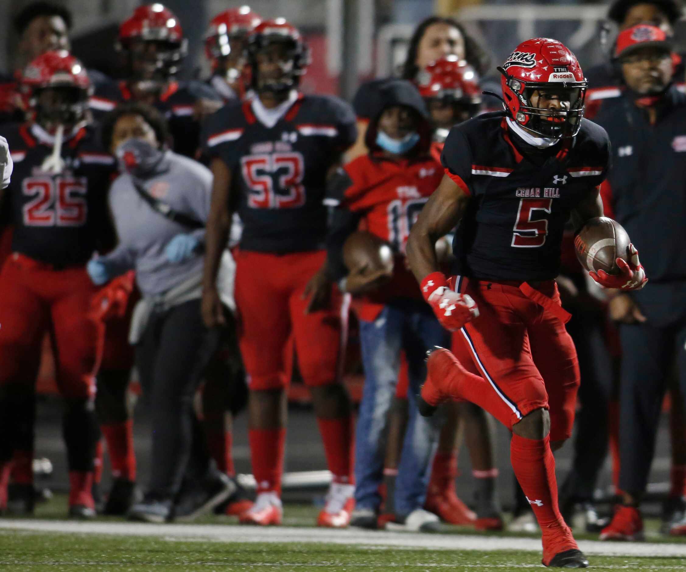 Cedar Hill running back Kevin Young,Jr. (5) scampers down the sideline for a receiving...