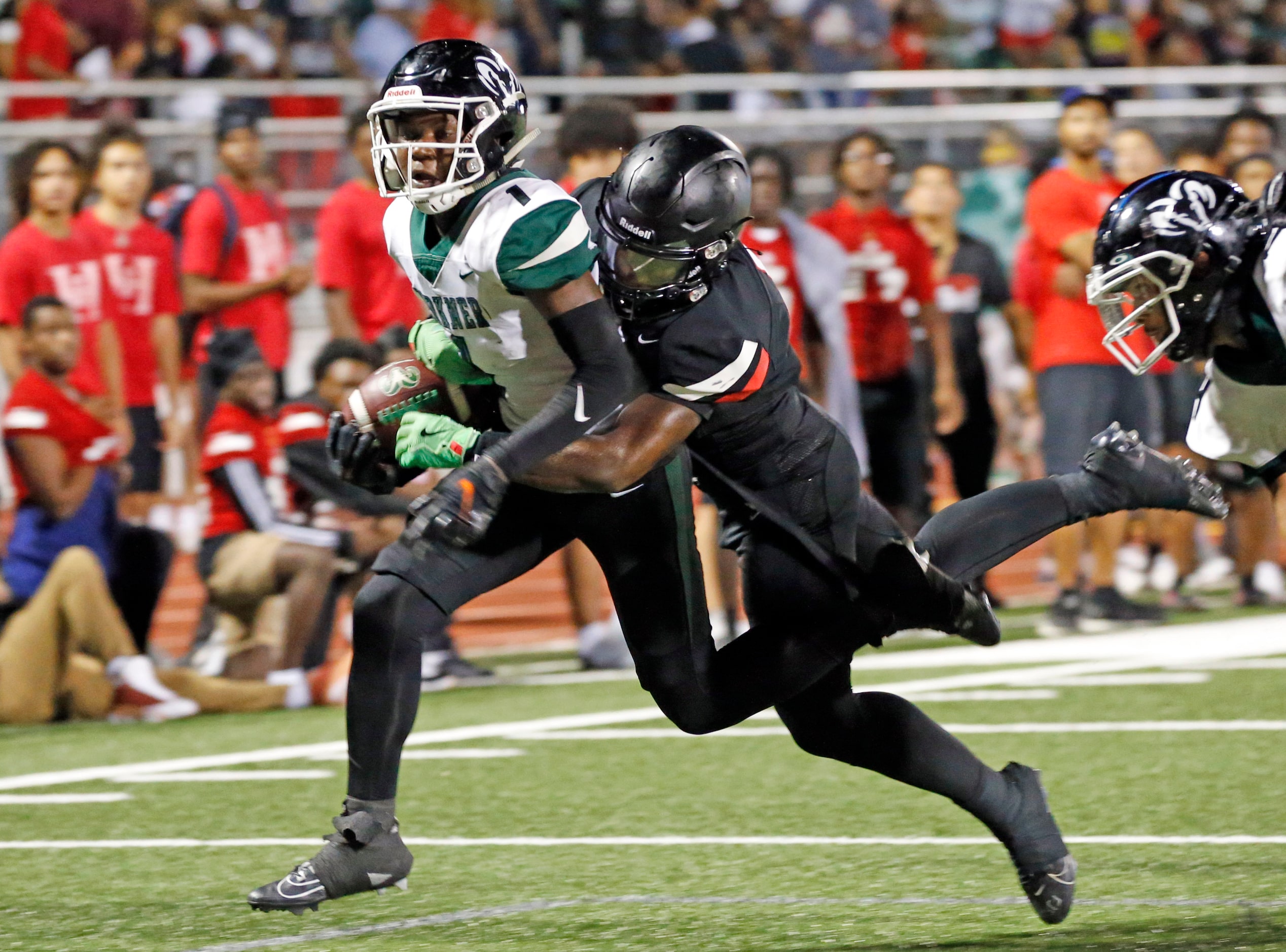 Richardson Berkner High Jamari Andrews (1) takes the ball deep into Mesquite Horn high...