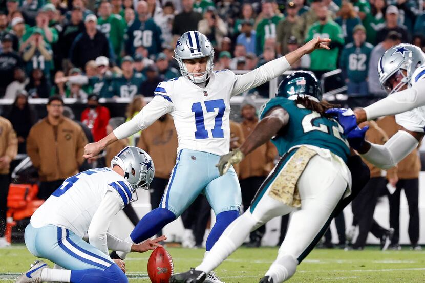Dallas Cowboys place kicker Brandon Aubrey (17) kicks a 51-yard field goal late in the...