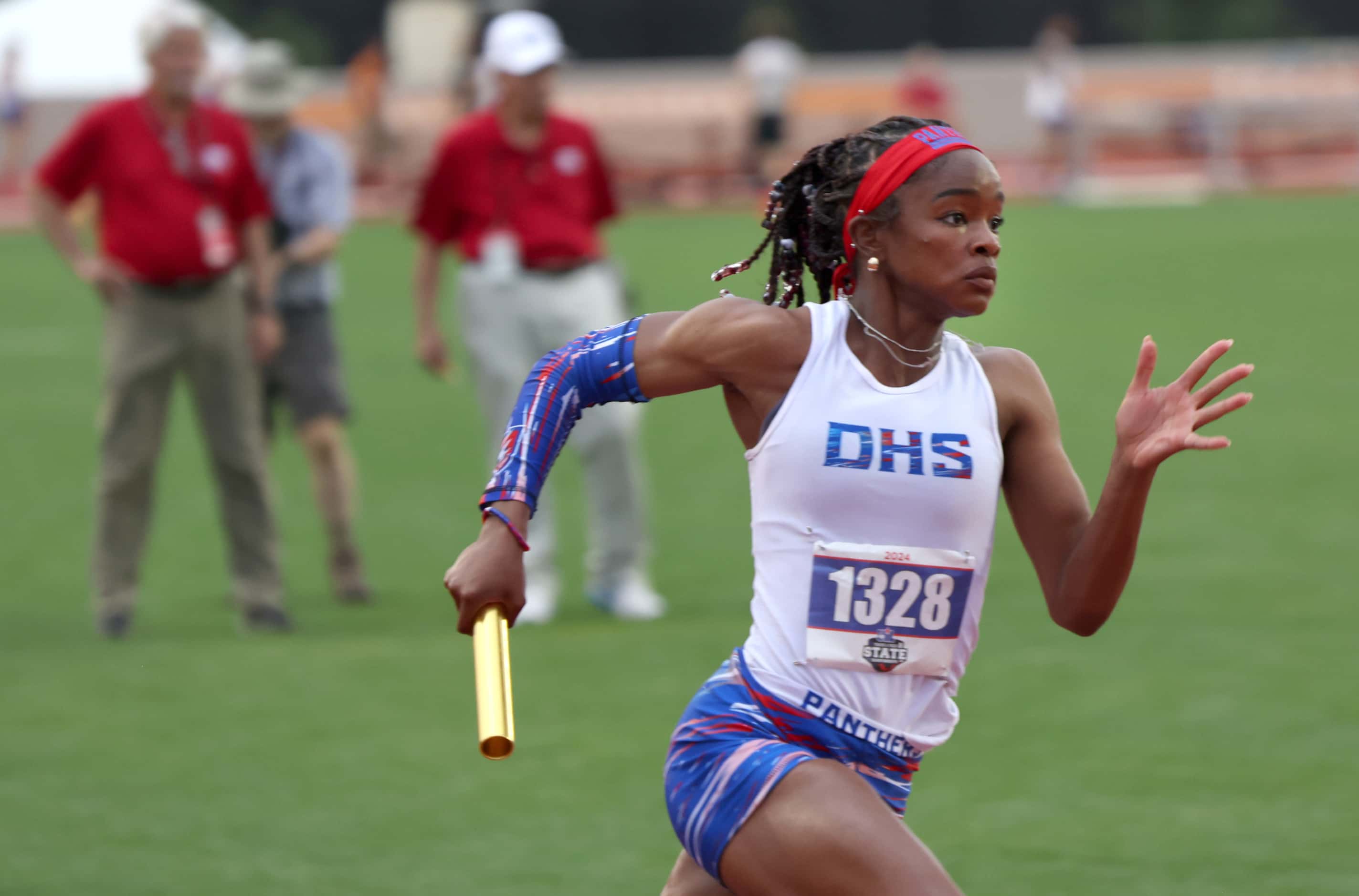 Duncanville's Gabrielle Goodgames carries the baton for the first leg of her team's 6A 4X200...