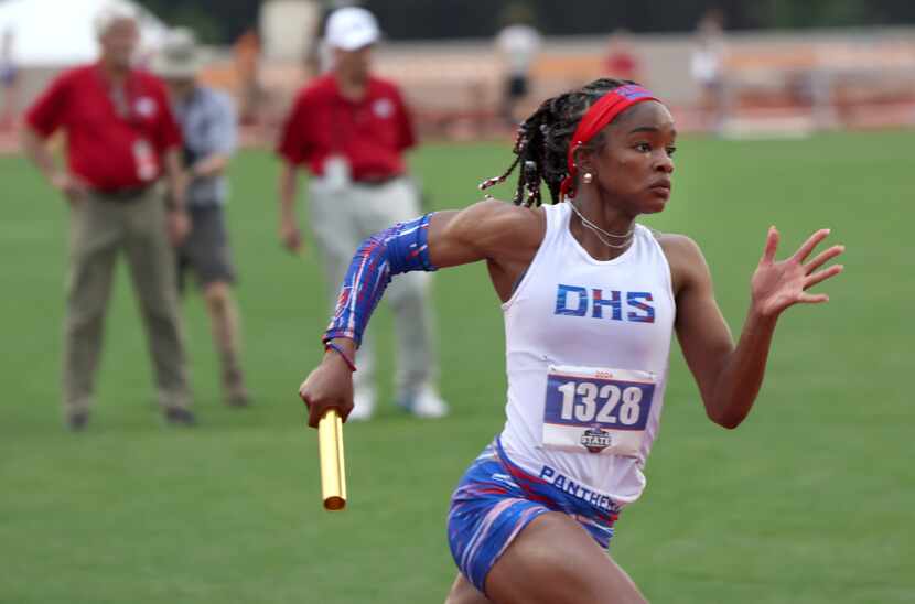 Duncanville's Gabrielle Goodgames carries the baton for the first leg of her team's 4x200...