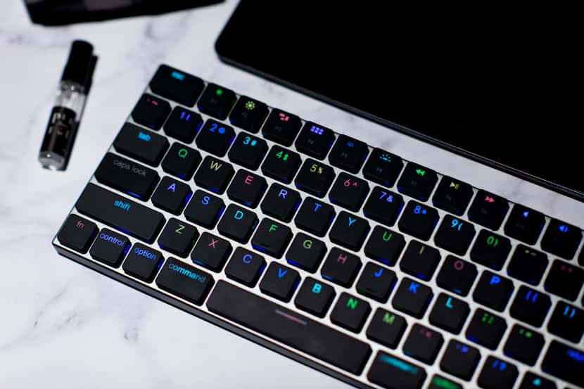 The Vinpok Taptek Keyboard combines mechanical switches and cool LED lighting.