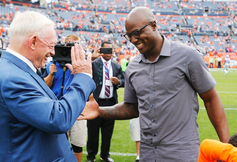 Dallas Cowboys owner and general manager Jerry Jones shares a laugh with former Dallas...