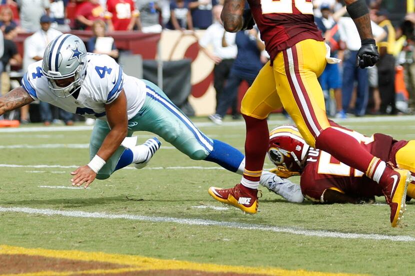 Dallas Cowboys quarterback Dak Prescott (4) dives for the touchdown as Washington Redskins...