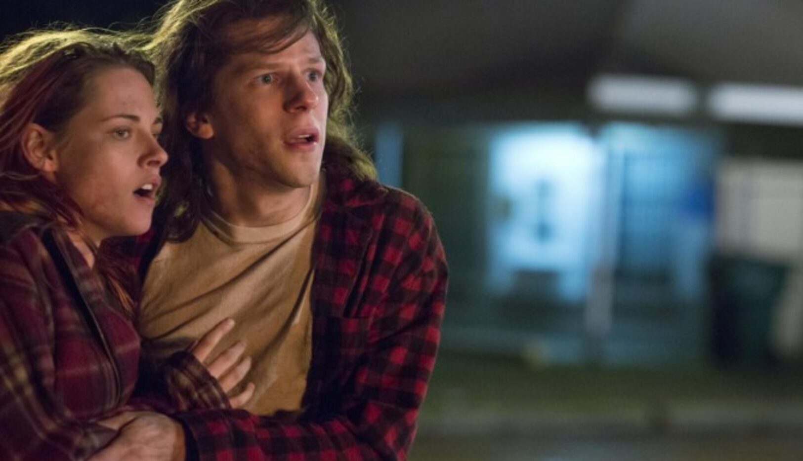 Kristen Stewart y Jesse Eisenberg en “American Ultra”. (CORTESÍA/LIONSGATE)
