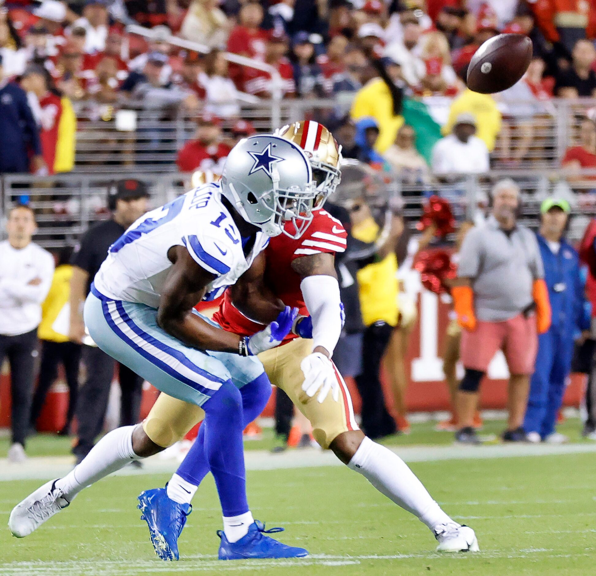 The football bounces away from Dallas Cowboys wide receiver Michael Gallup (13) and into the...