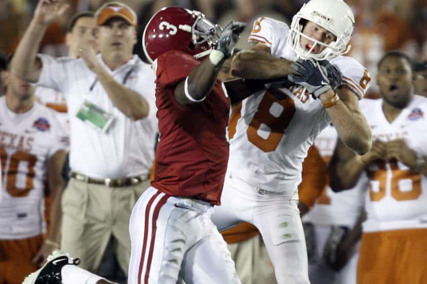 University of Texas WR Jordan Shipley (8) catches a pass that went for a 44 yard TD against...