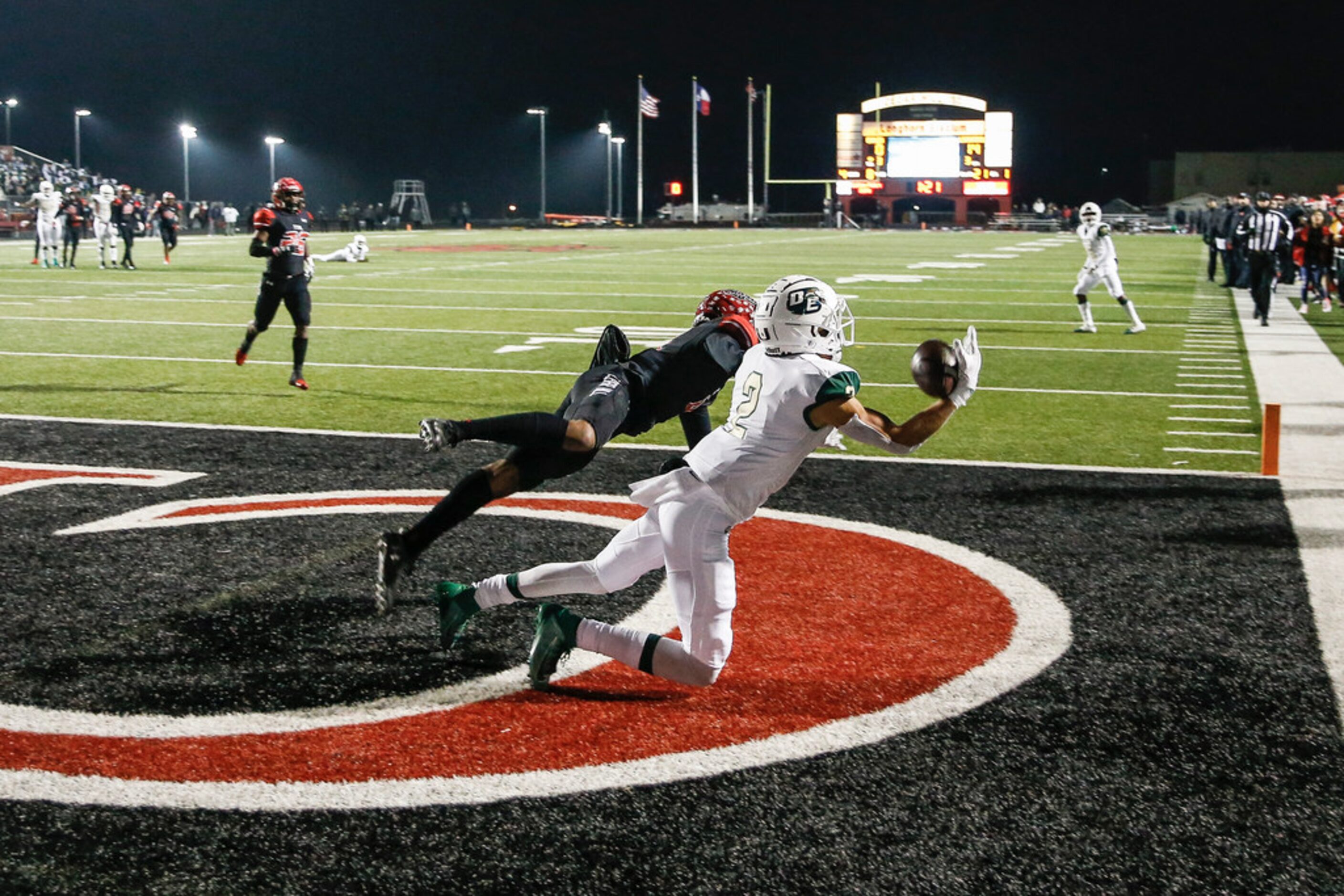 DeSoto wide receiver Lawrence Arnold (2) lands a touchdown pass over Cedar Hill cornerback...