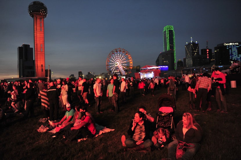 Fans wait for Jason Aldean to take the stage at the 2014 NCAA March Madness Music Festival...