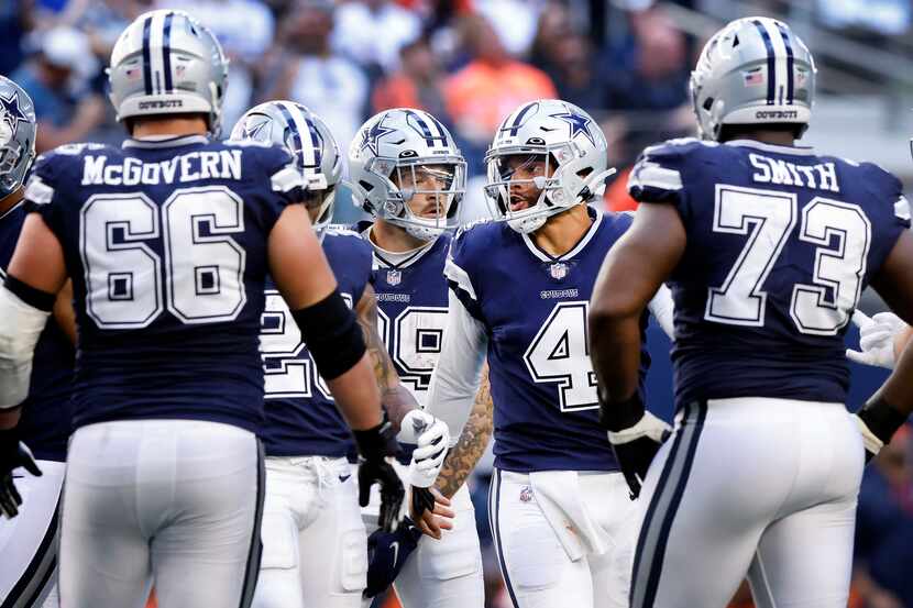 Dallas Cowboys quarterback Dak Prescott (4) huddles his teammates to run a play Chicago...