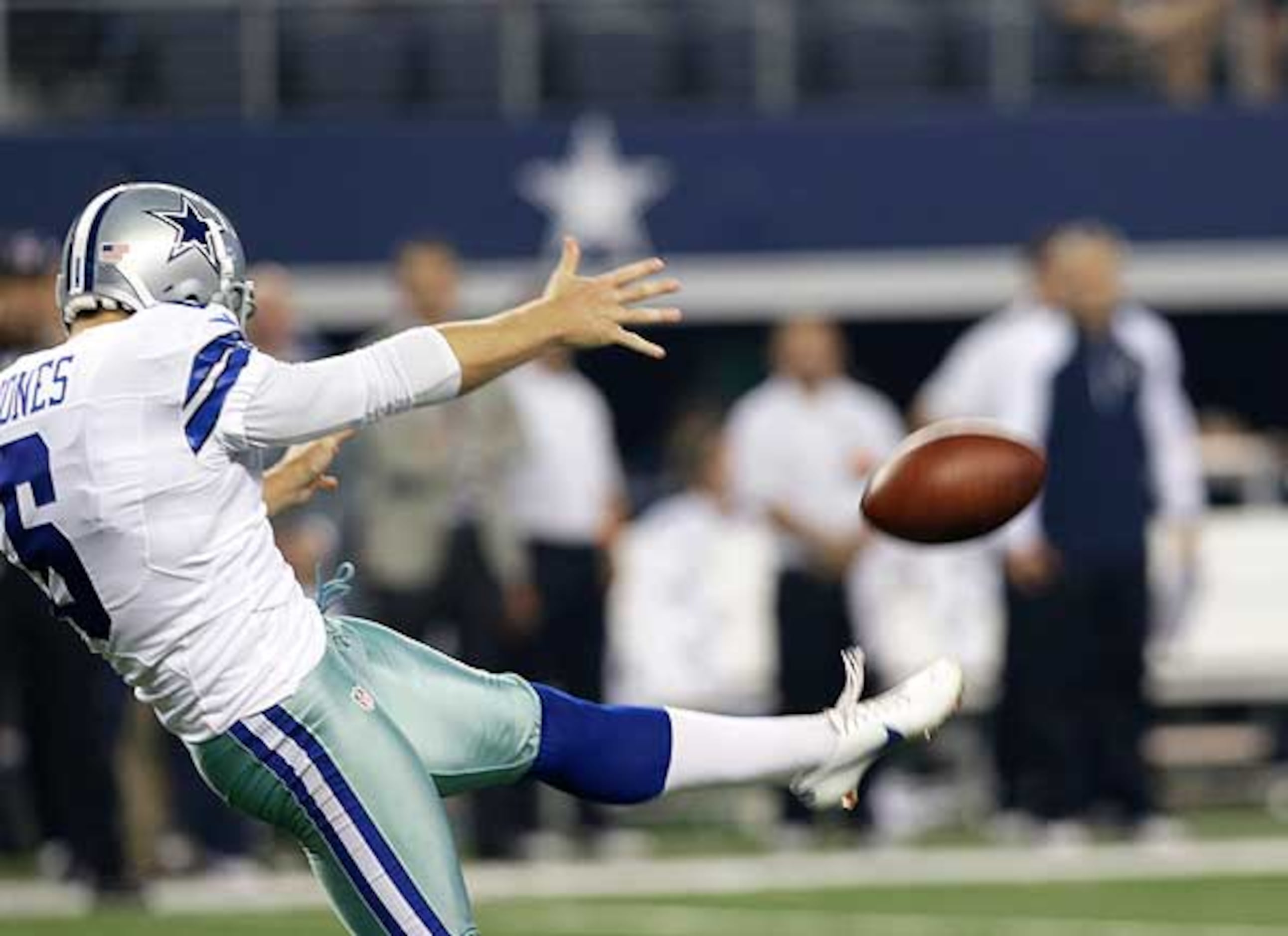 Tampa Bay Bucs punter hits Dallas Cowboys video board