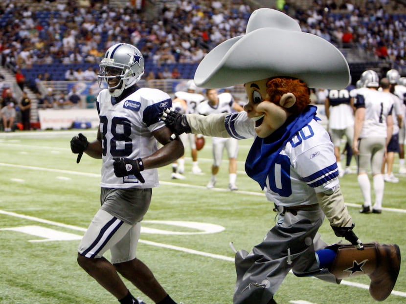 Dallas Cowboys Dez Bryant (88) is all smiles after breaking away from Rowdy during an...