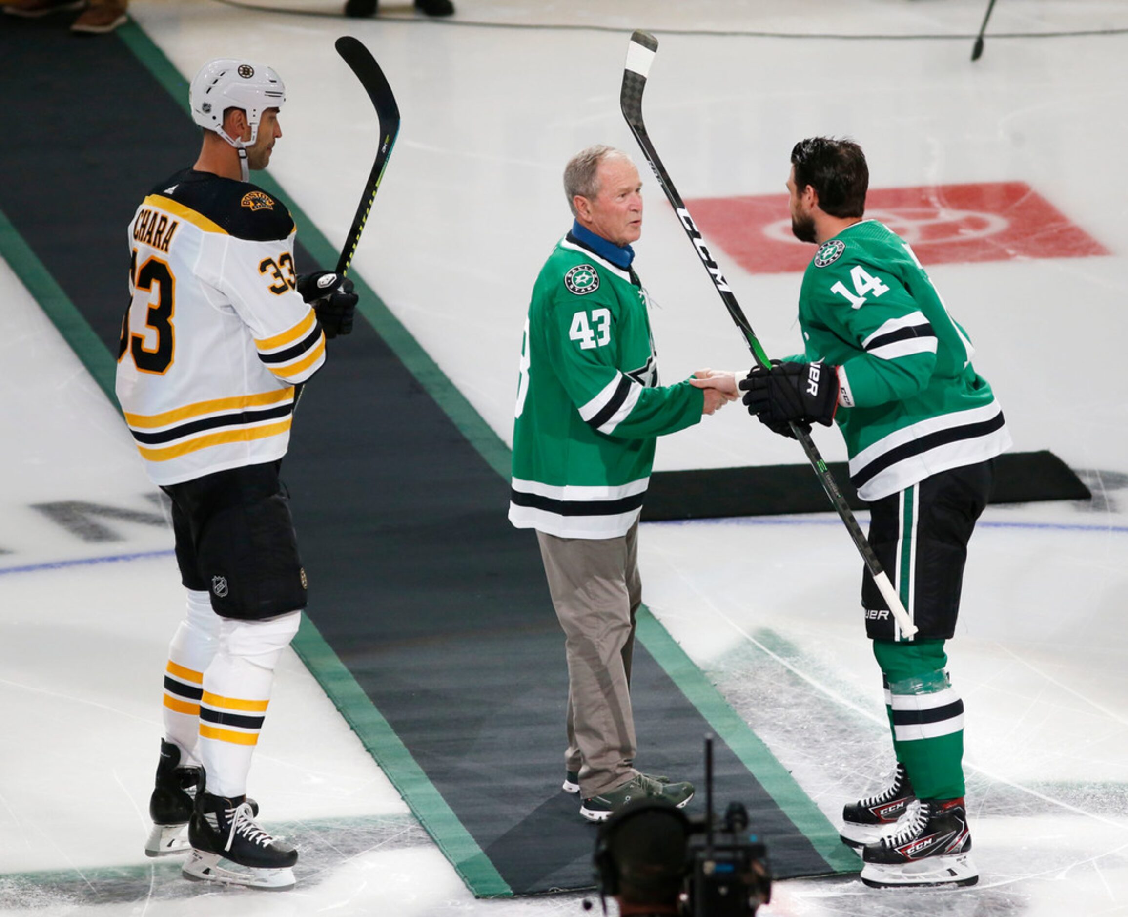 Former President George W. Bush shakes hands with Dallas Stars left wing Jamie Benn (14) and...