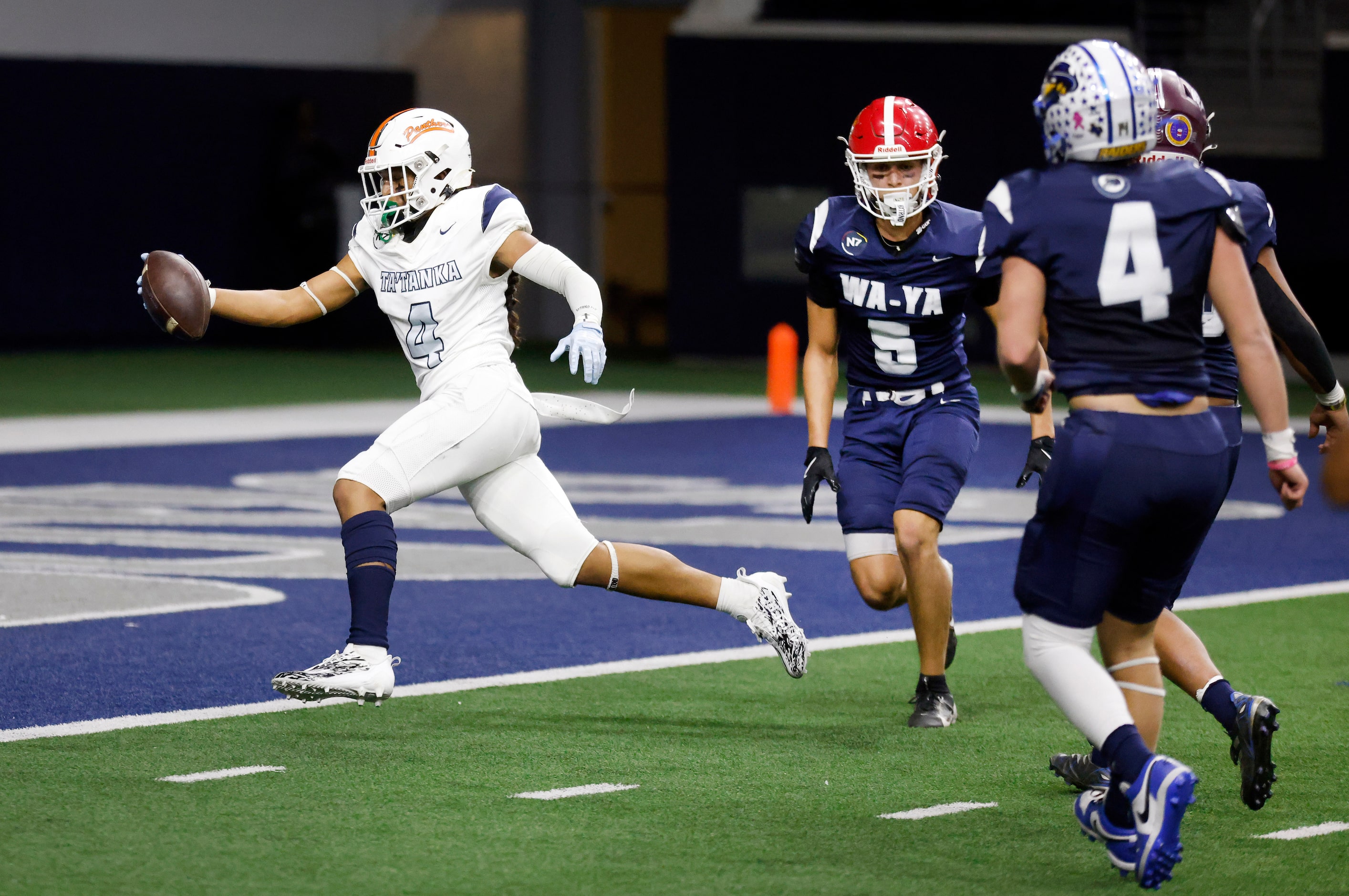 Ta’ Tanka receiver Dillian Williams (4) of Poterville High (CA) scores a first half...