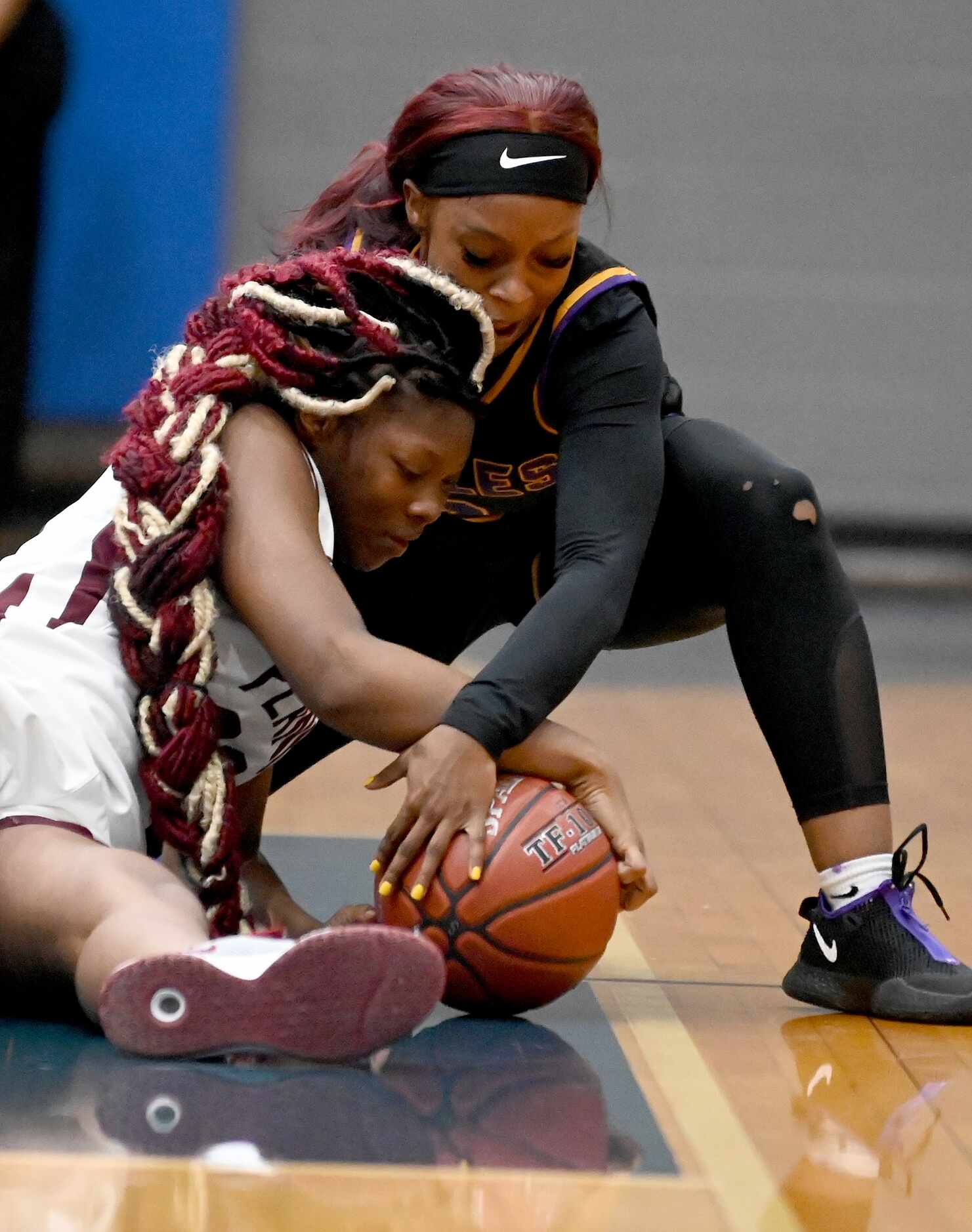 Plano’s Sanaa Murphy-Showers goes after a loose ball with Richardson’s Callie Cooper in the...