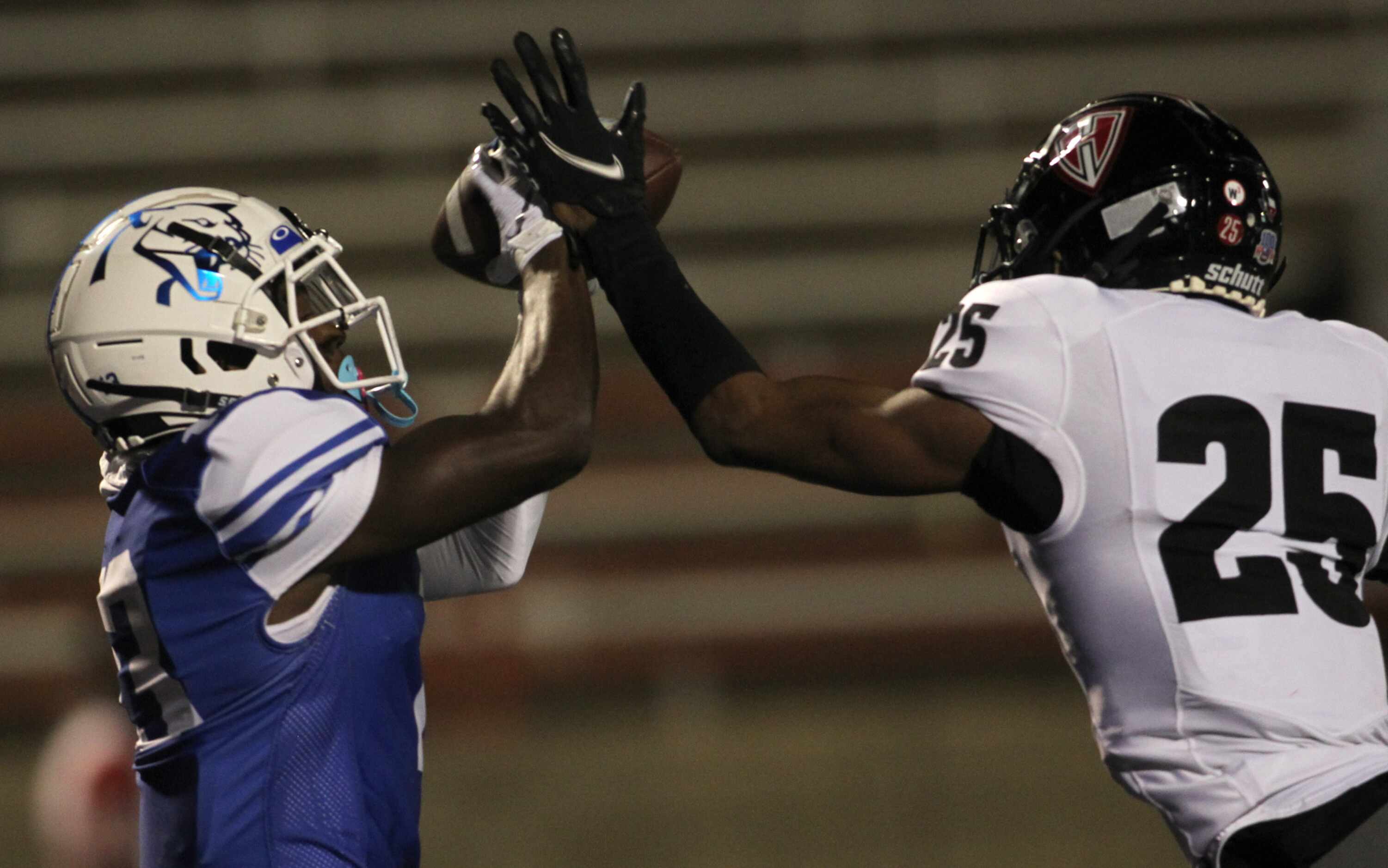 Duncanville receiver Roderick Daniels, Jr (13) pulls in a touchdown pass over the tight...