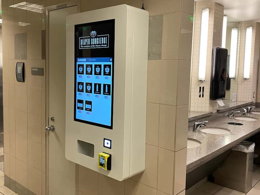 Diaper Concierge, con sede en Dallas, acaba de instalar máquinas expendedoras de pañales en...