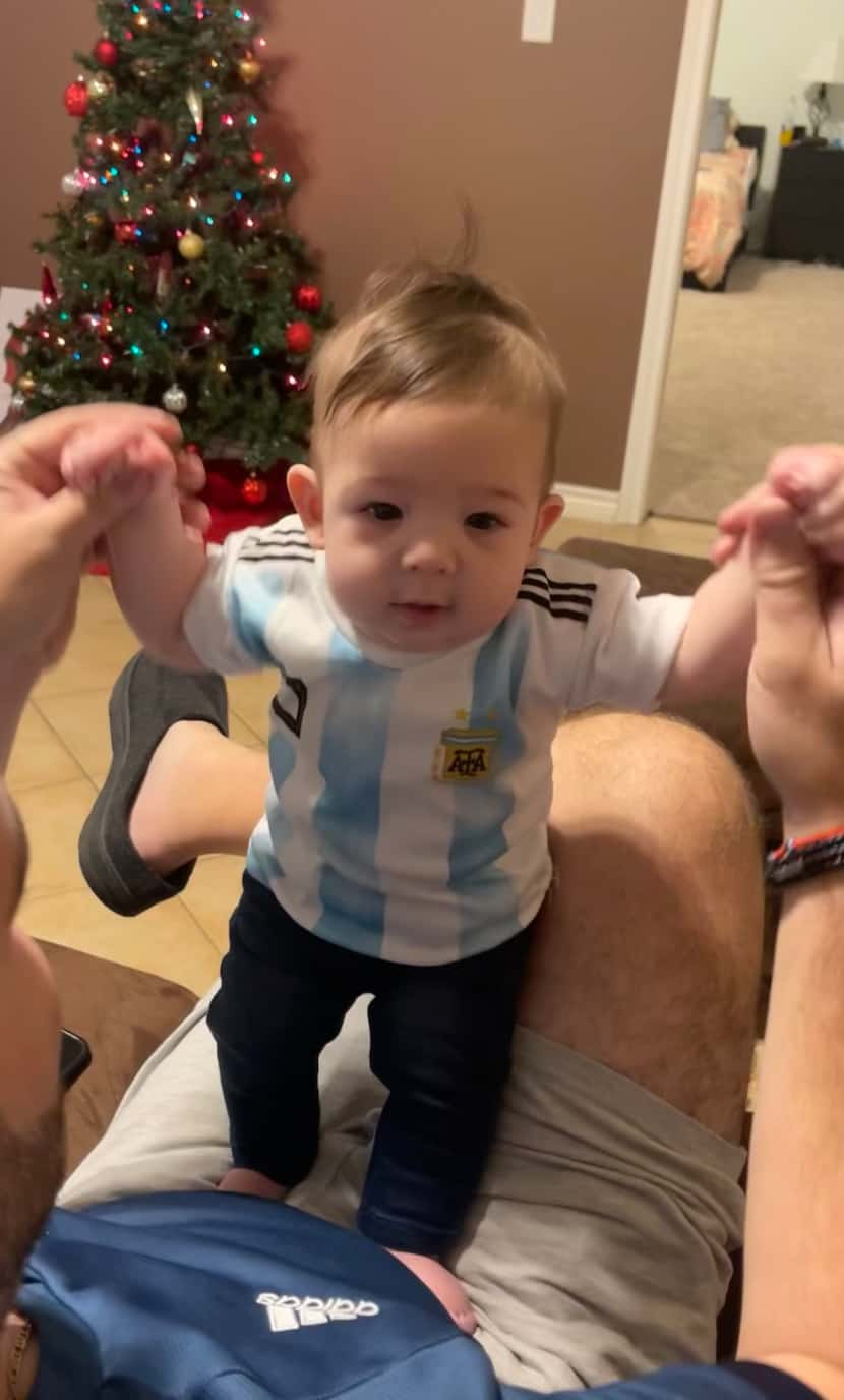 Lionel Anthony con su camiseta de la selección de Argentina.