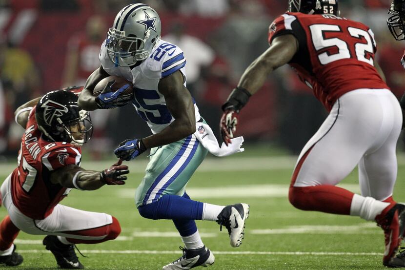 Dallas Cowboys running back Lance Dunbar (25) rushes against Atlanta Falcons defensive back...