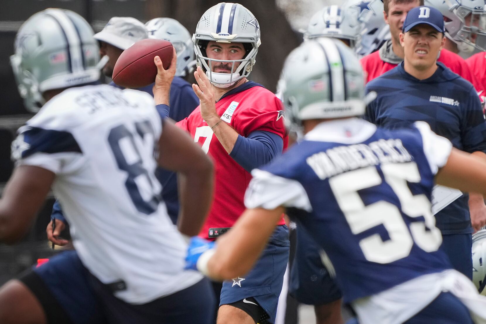 Cowboys camp photos: Dak Prescott, Ezekiel Elliott meet with volunteers as  Dallas breaks camp in Oxnard