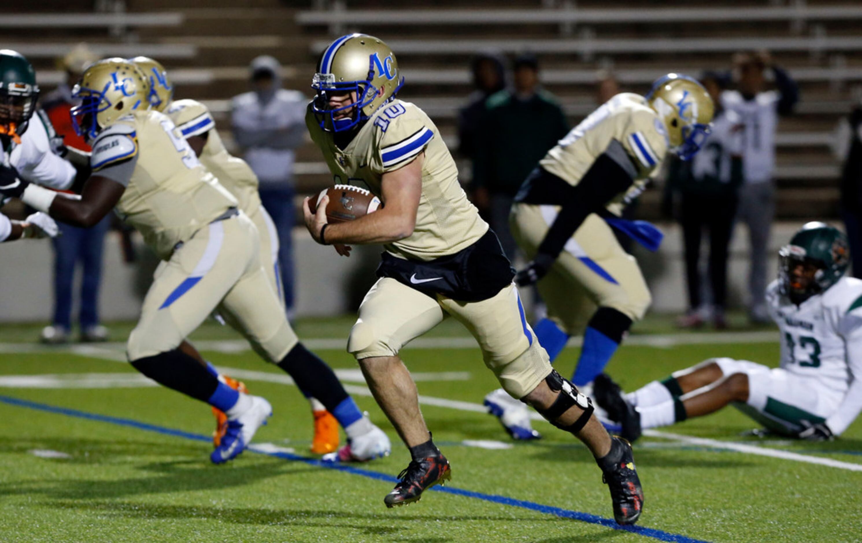 Lakeview QB Jarret Adams (10) scrambles for a touchdown during the first half of the team's...