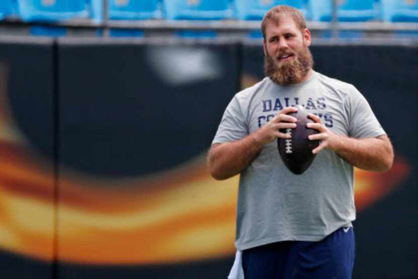 Travis Frederick de los Dallas Cowboys padece  una enfermedad, que debilita los músculos y...