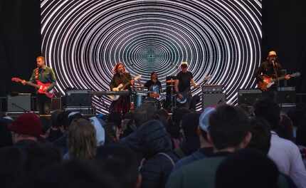 Slowdive was one of the headliners of the festival. 