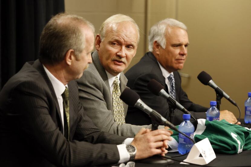 Dallas Stars General Manager Jim Nill, left, and Dallas Stars owner Jim Lites, right,...