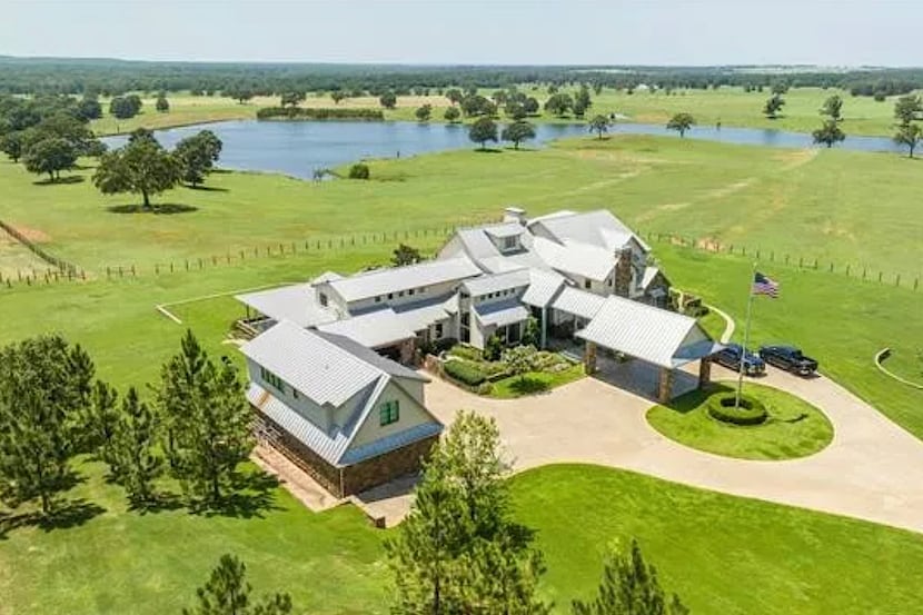 Rio Neches Ranch near Tyler has a 9,000-square-foot house.