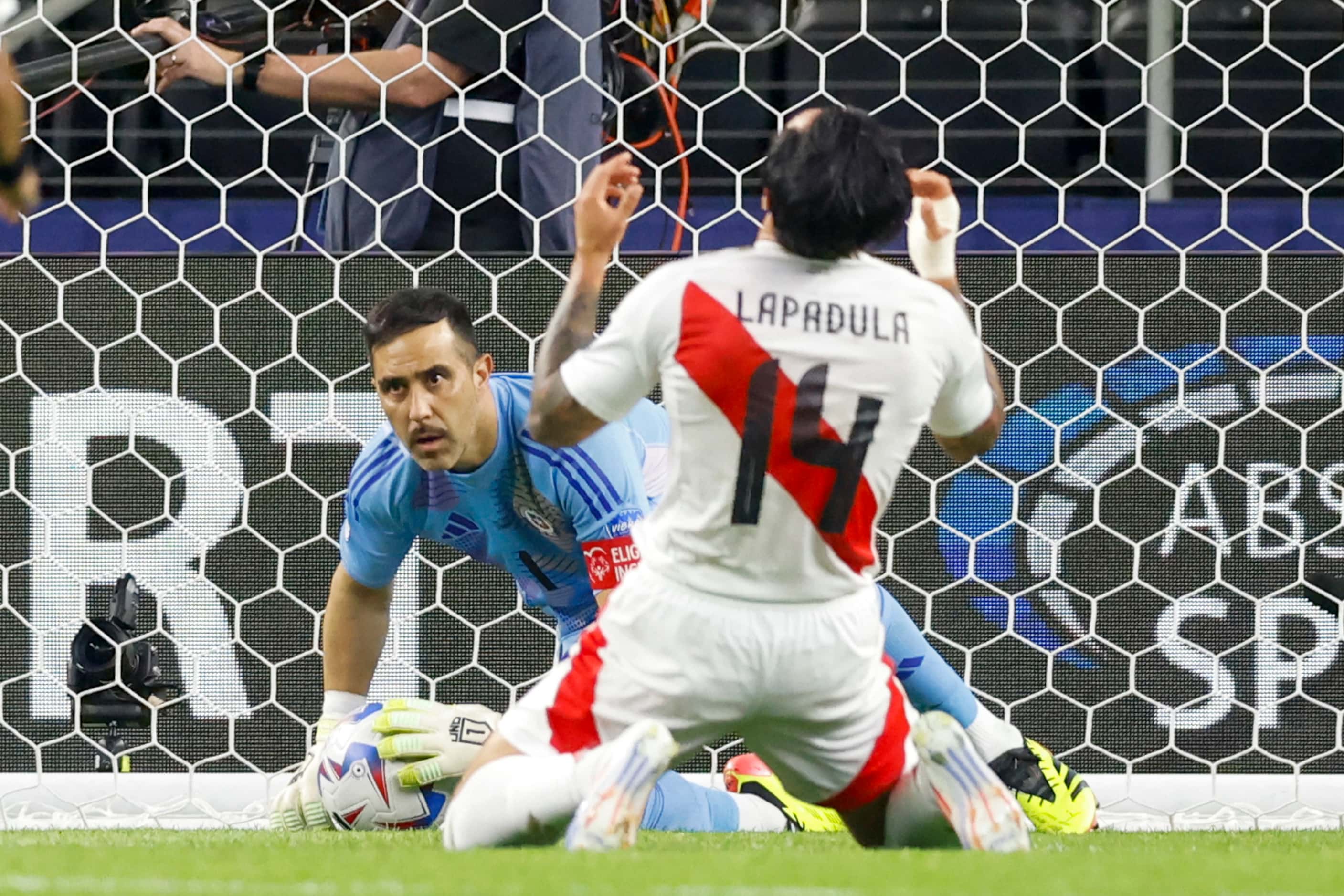 Peru forward Gianluca Lapadula (14) reacts after Chile goalkeeper Claudio Bravo (1) stops a...