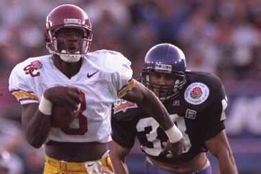 1 Jan 1996:  Wide receiver Keyshawn Johnson #8 of the University of Southern California...