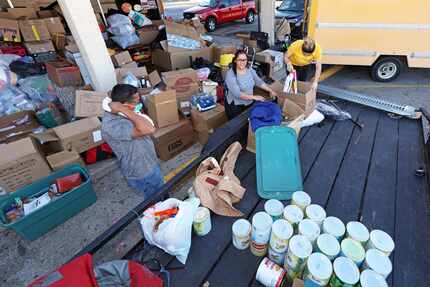 Los hondureños en el Norte de Texas han donado latas de comunidad, jugos de fruta, productos...